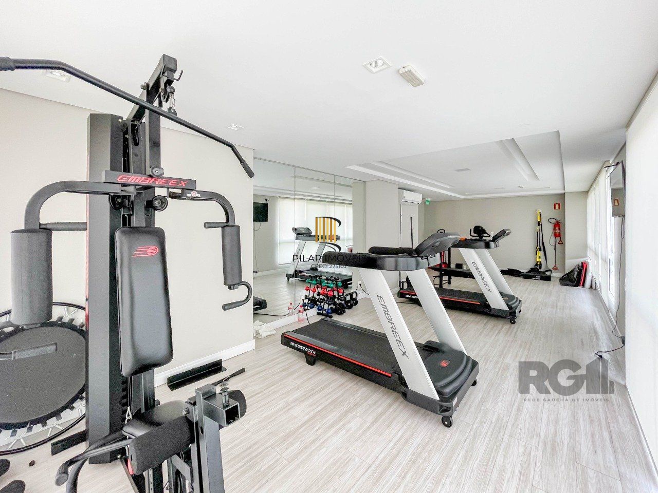 APARTAMENTO MOBILIADO 70M² DE 2 DORMITÓRIOS E 1 VAGA - BAIRRO MENINO DEUS