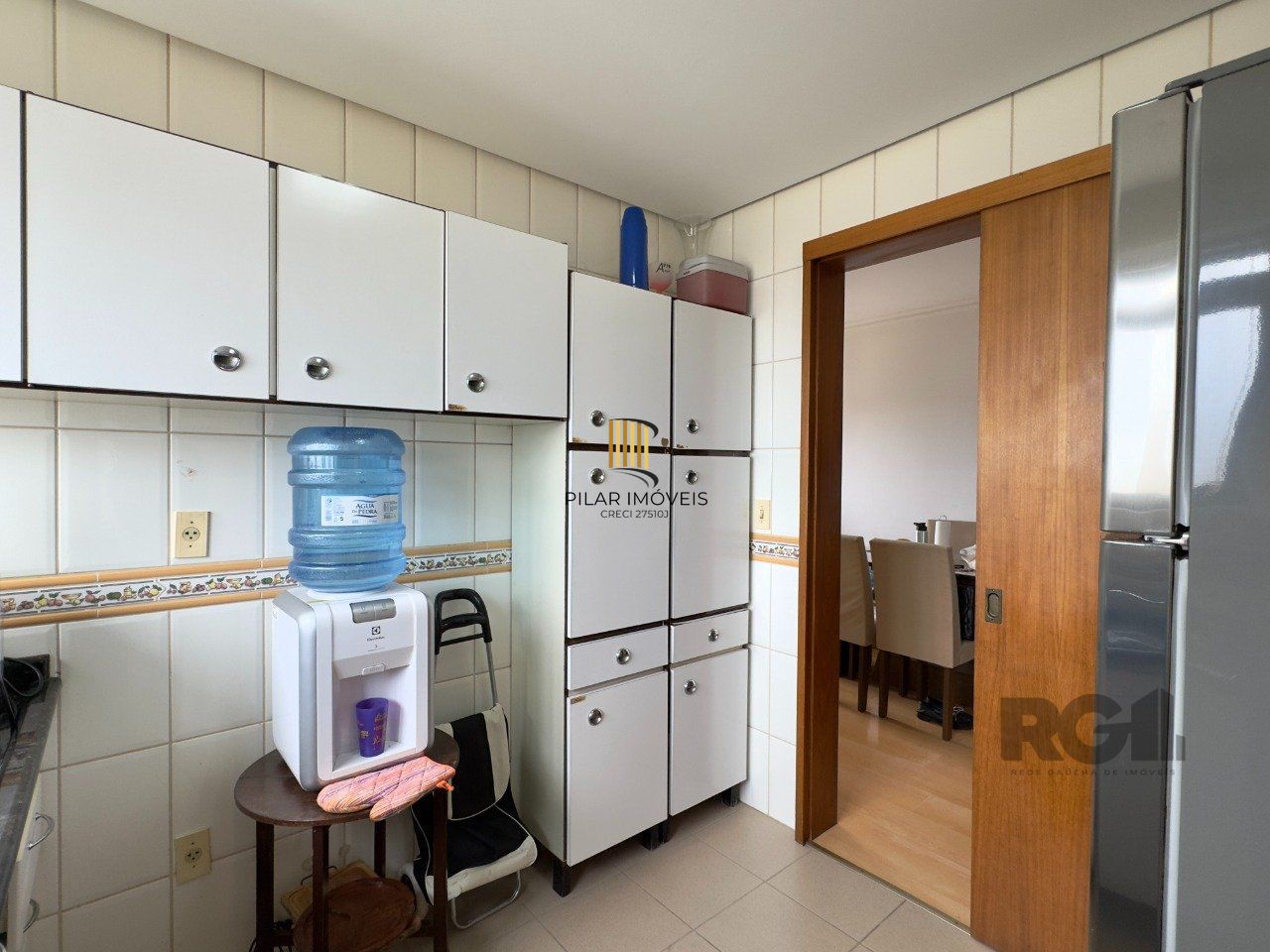 APARTAMENTO MOBILIADO DE 96M² COM 3 DORMITÓRIOS, SUÍTE E VAGA DE GARAGEM NO MENINO DEUS