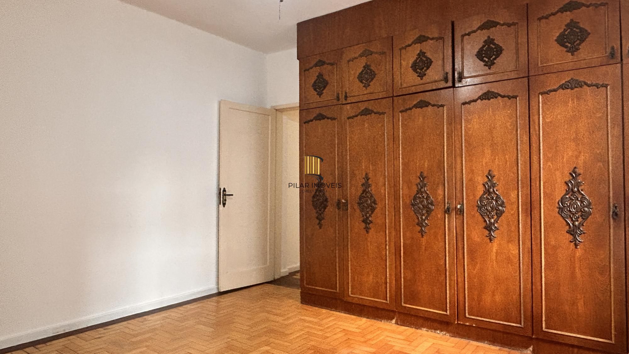 Apartamento 2 dormitórios com pátio