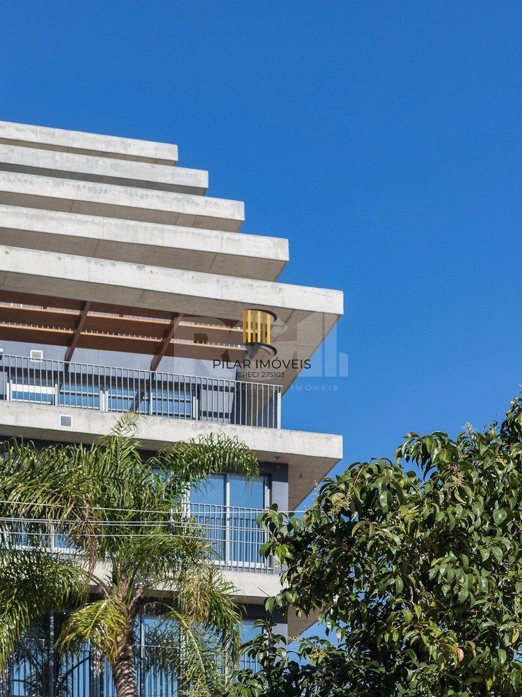 Apartamento em prédio premiado, totalmente montado, no miolo do Menino Deus
