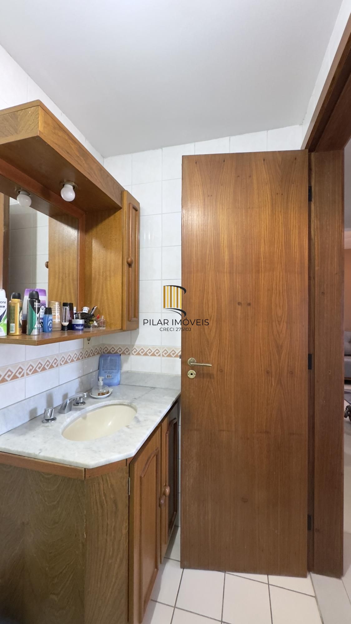 Apartamento 2 dormitórios, com lavabo e vaga de garagem na Cidade Baixa