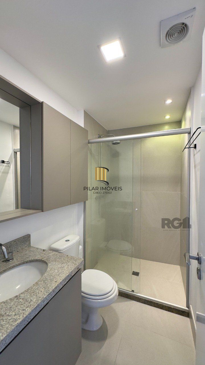 APARTAMENTO MOBILIADO 2 DORMITÓRIOS TRANSFORMADO EM 1 DORMITÓRIO, JUNTO AO MENINO DEUS