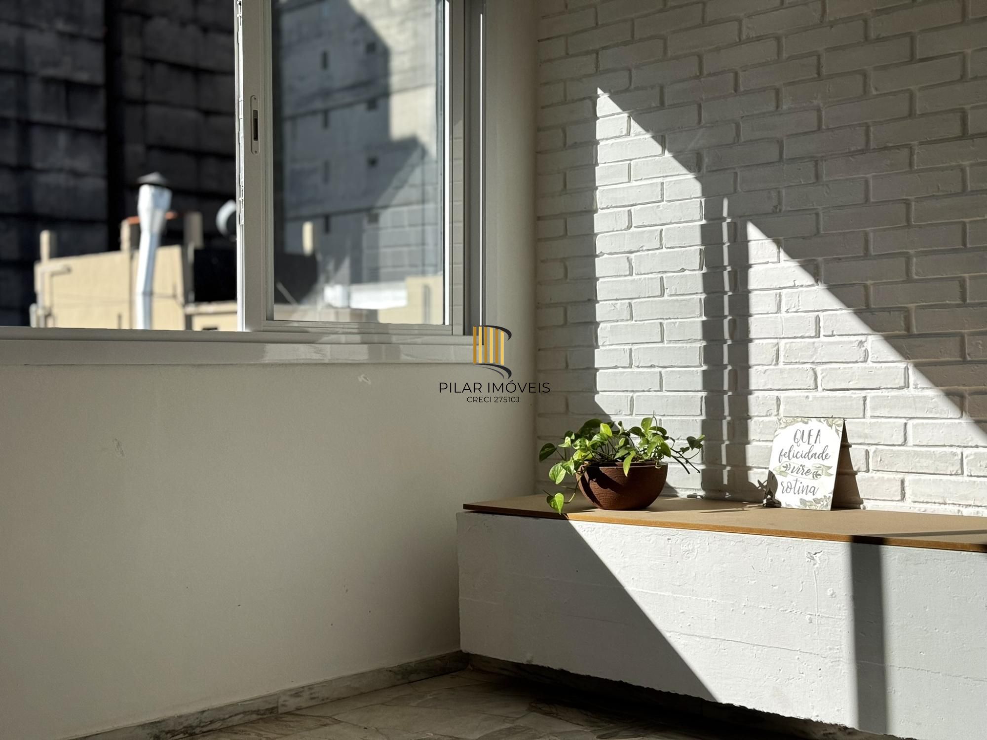 APARTAMENTO 2 DORMITÓRIOS REFORMADO COM LINDA VISTA NO CENTRO HISTÓRICO