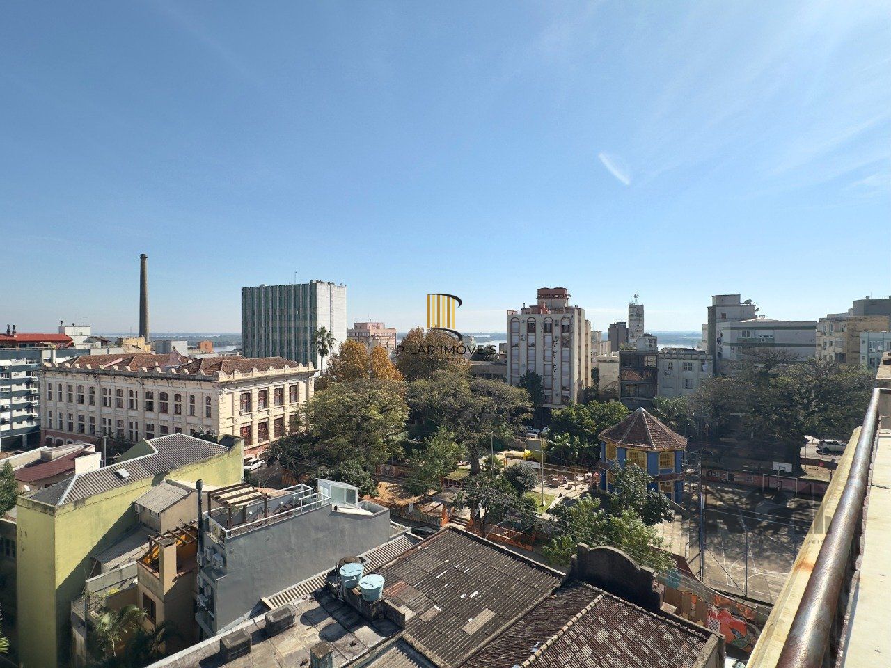APARTAMENTO 2 DORMITÓRIOS, ENSOLARADO E LOCALIZADO NA PARTE ALTA DO CENTRO HISTÓRICO