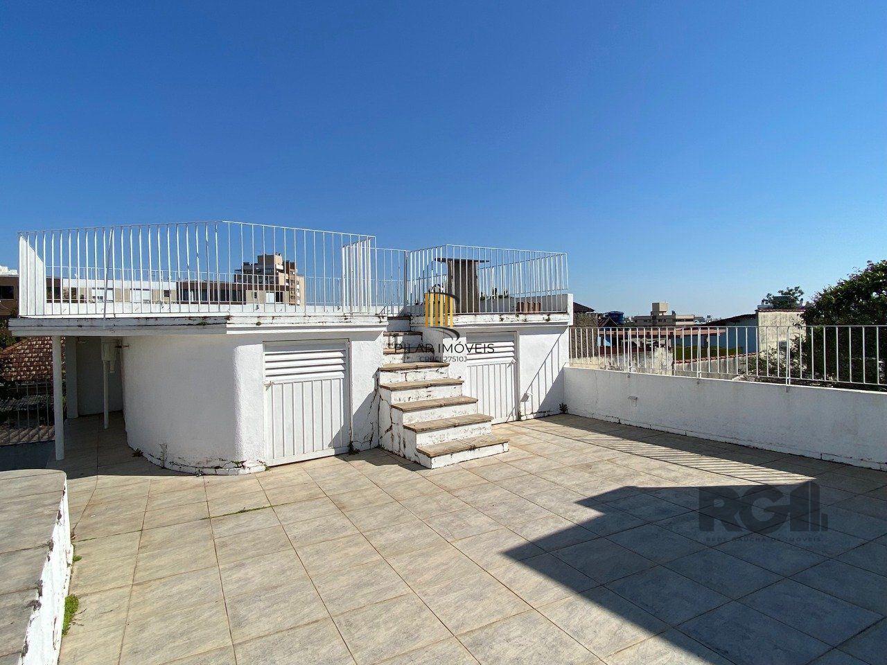 CASA COM 5 DORMITÓRIOS, ESPAÇO PARA FESTAS E PEÇAS AMPLAS PRÓXIMO AO IGUATEMI