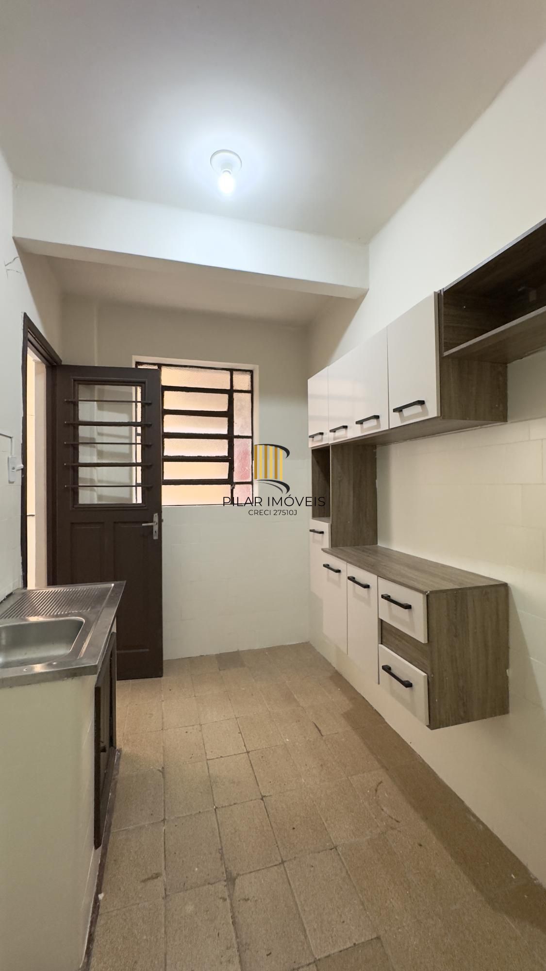 Apartamento de 62m², 2 dormitórios com banheiro auxiliar no Centro Histórico