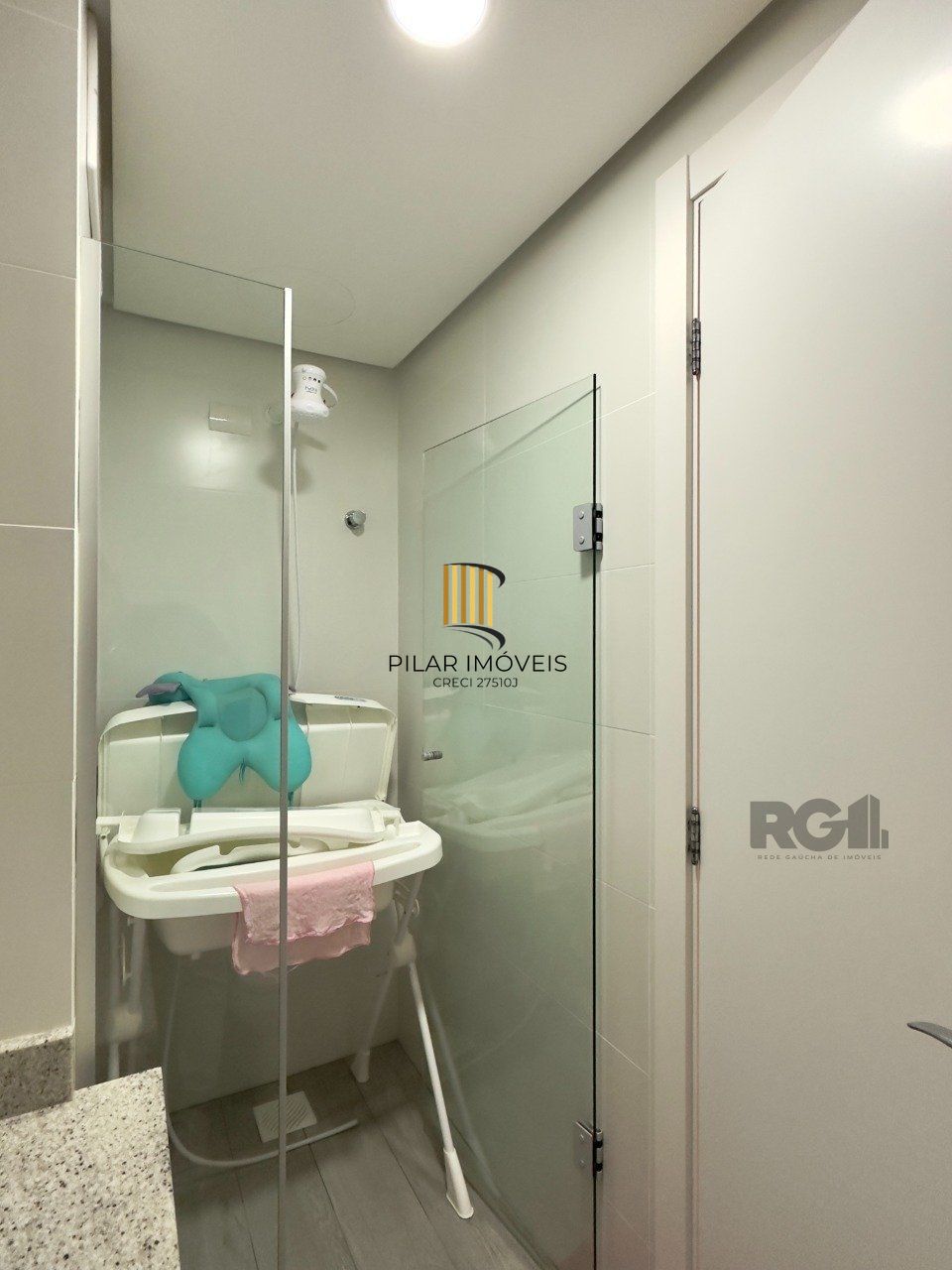 APARTAMENTO 2 DORMITÓRIOS COM SUÍTE E VAGA DE GARAGEM PRÓXIMO À PUCRS