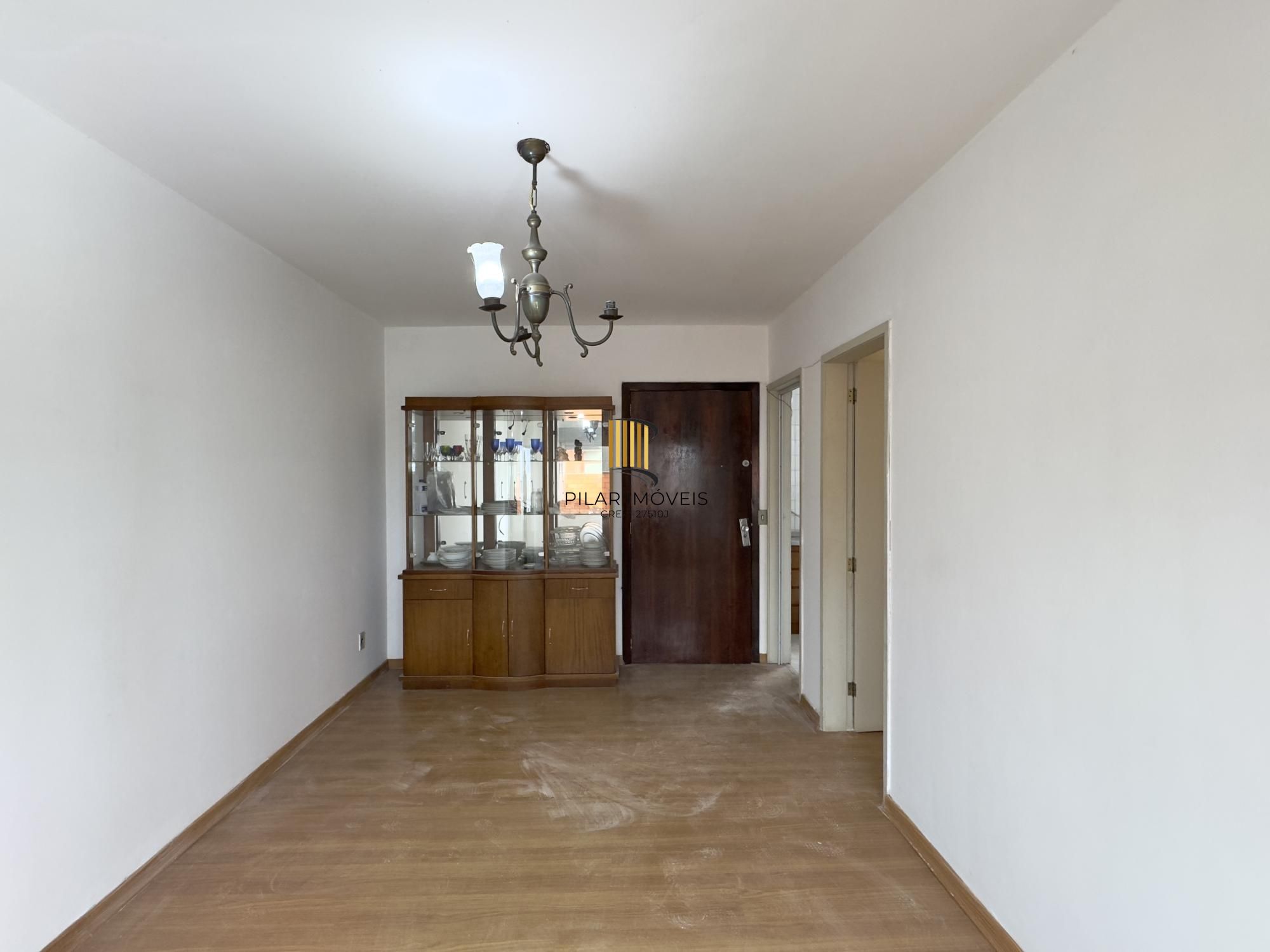 Apartamento 2 dormitório com dependência e vaga de garagem no Centro Histórico