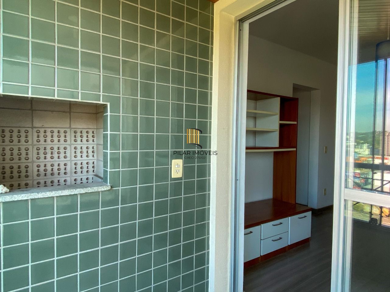 Apartamento 2 dormitórios, com vaga de garagem na Avenida Cavalhada