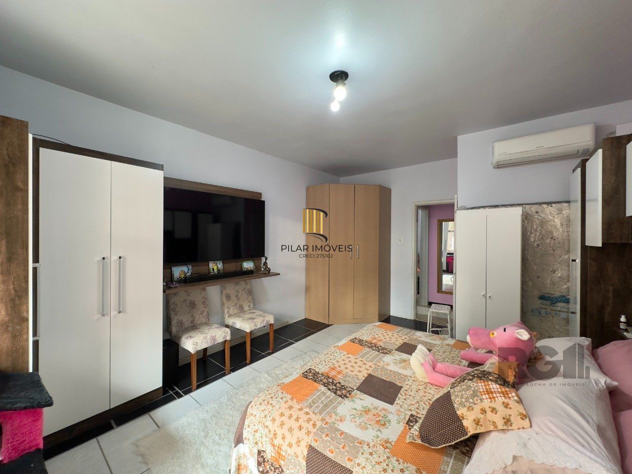 APARTAMENTO 1 DORMITÓRIO COM PÁTIO, DE FRENTE, PRÓXIMO À ORLA DO GUAÍBA NO CENTRO HISTÓRICO