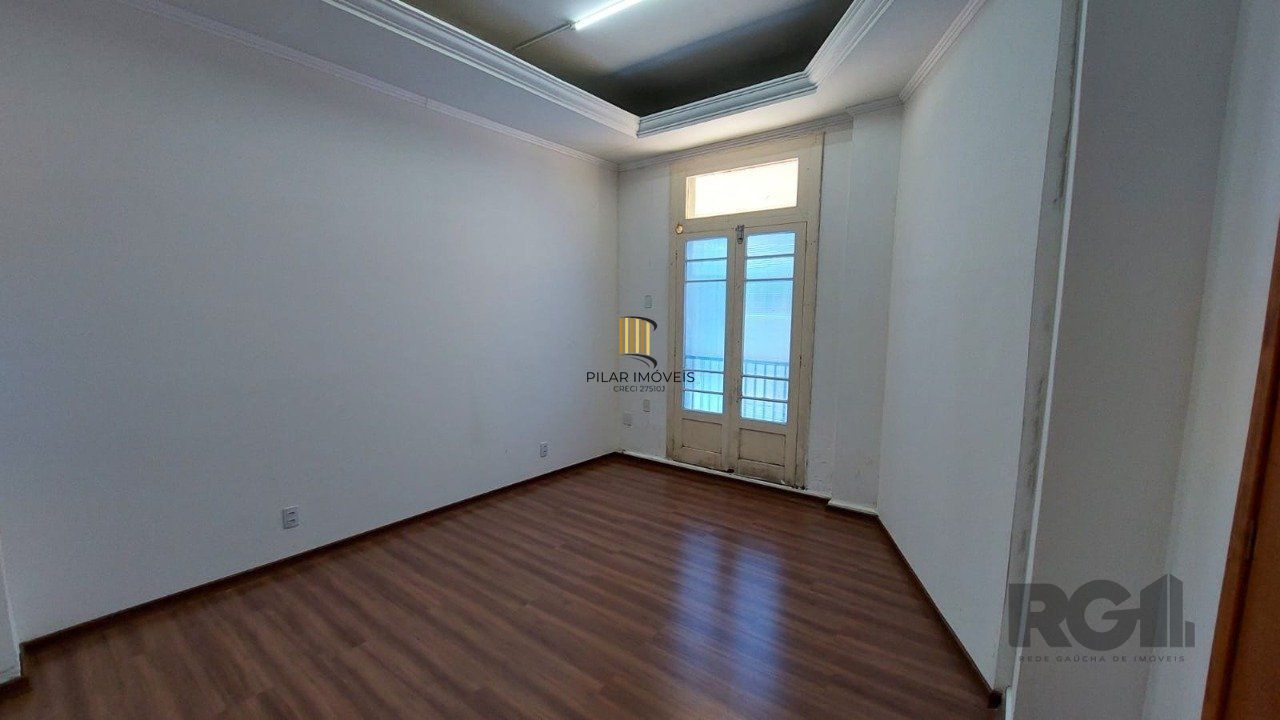 Apartarmento amplo 2 dormitórios em região comercial no Centro Histórico