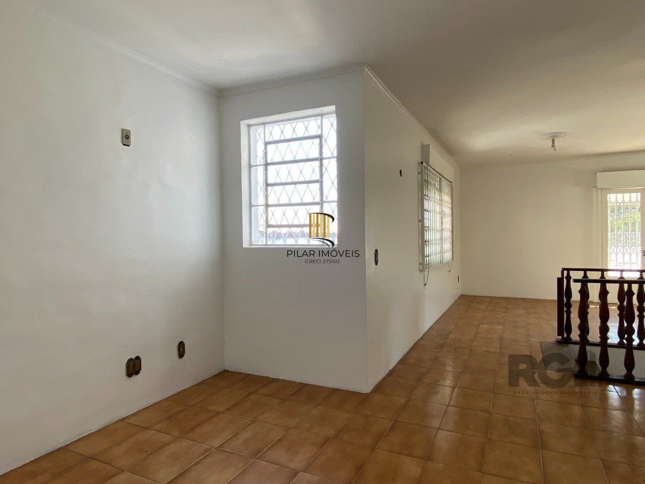CASA COM 5 DORMITÓRIOS, ESPAÇO PARA FESTAS E PEÇAS AMPLAS PRÓXIMO AO IGUATEMI