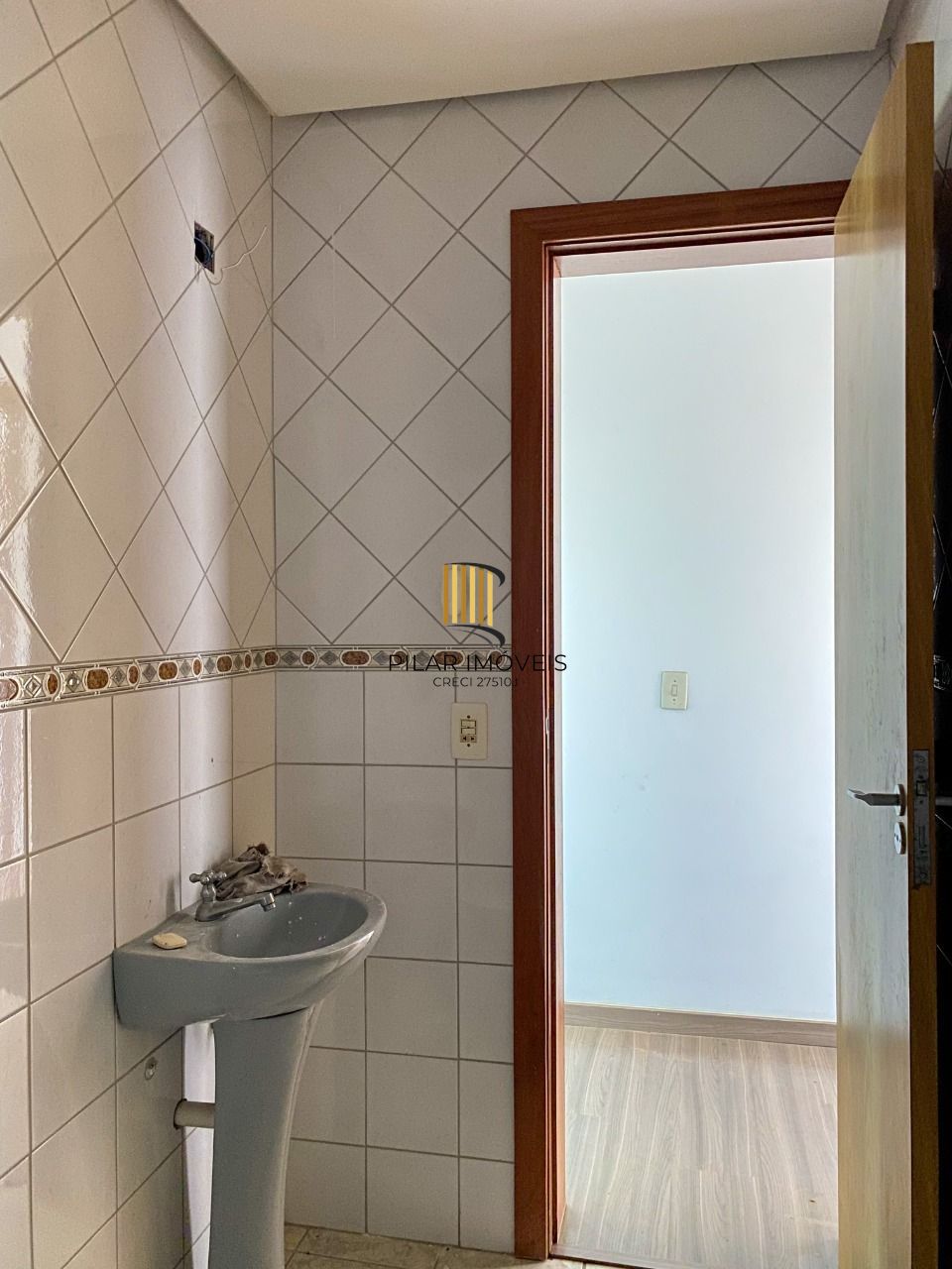 Apartamento 2 dormitórios, com vaga de garagem na Avenida Cavalhada