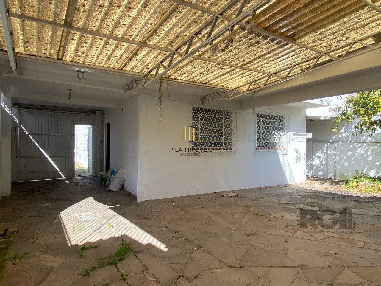 CASA COM 5 DORMITÓRIOS, ESPAÇO PARA FESTAS E PEÇAS AMPLAS PRÓXIMO AO IGUATEMI