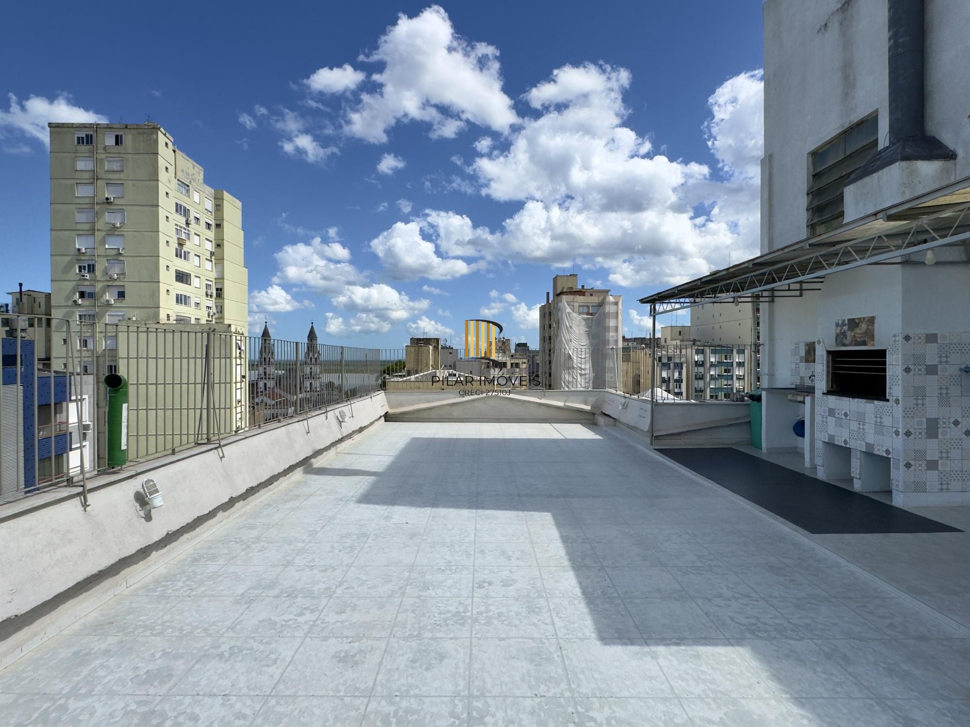 Apartamento de 1 dormitório, em andar alto, vista definida no Centro Histórico