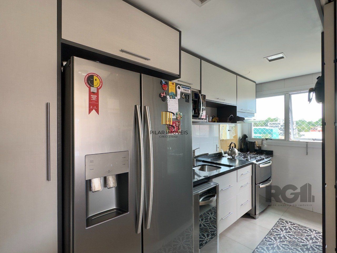APARTAMENTO MOBILIADO COM PLANTA DIFERENCIADA E ÓTIMA LOCALIZAÇÃO
