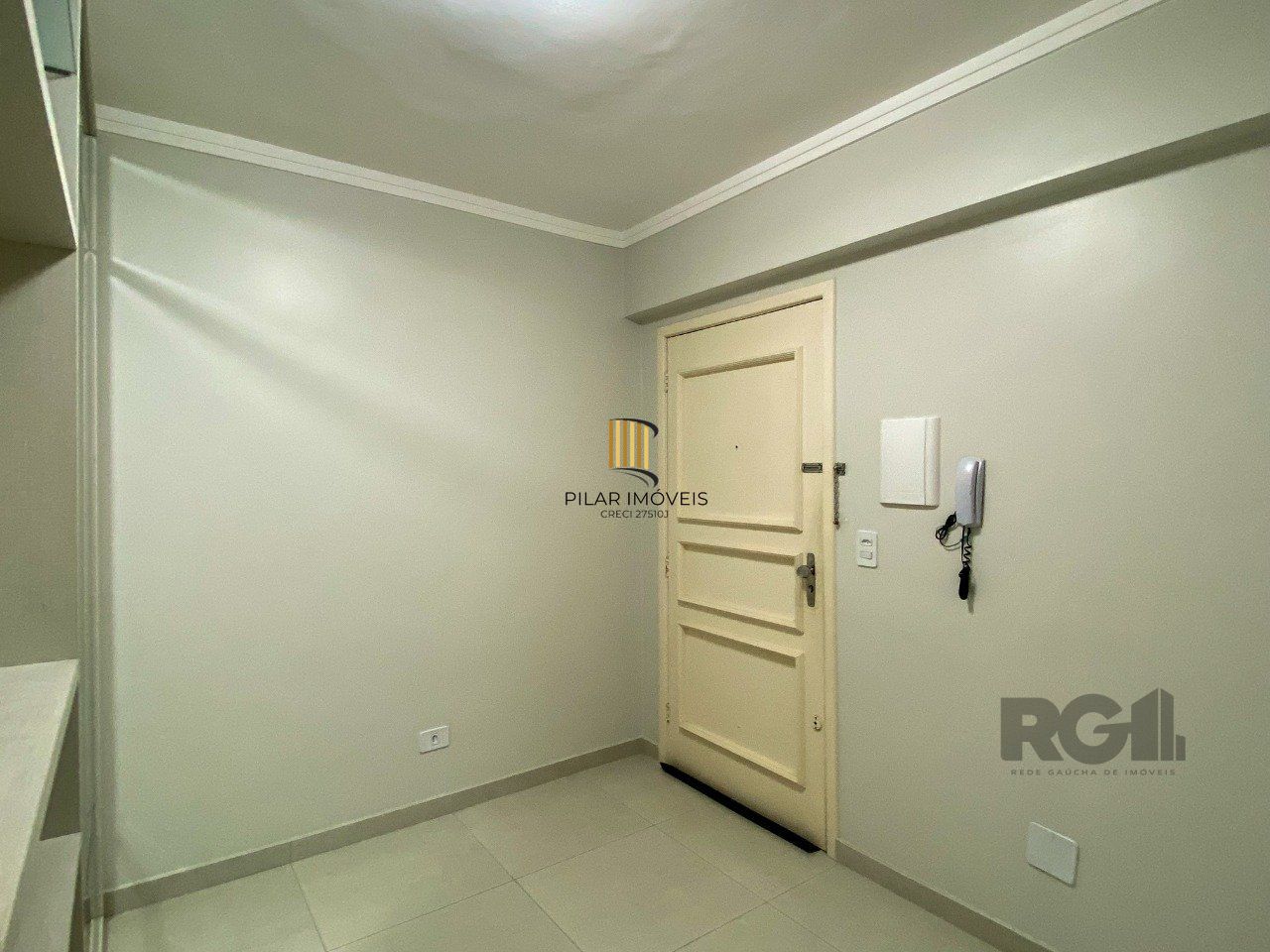 APARTAMENTO SEMIMOBILIADO COM PORTARIA NO CENTRO HISTÓRICO