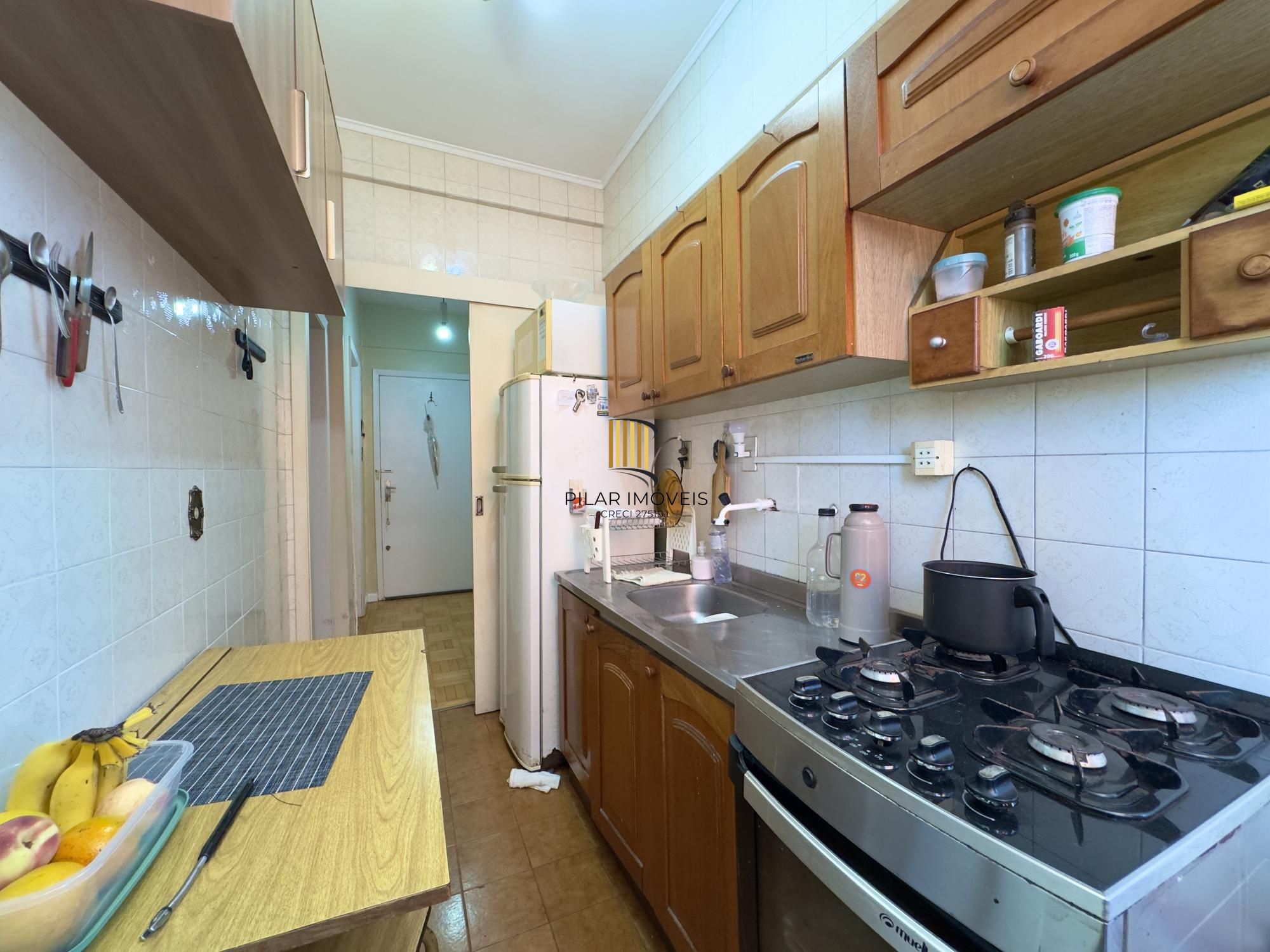 Apartamento 1 dormitório amplo, em andar alto com vista, no Centro Histórico