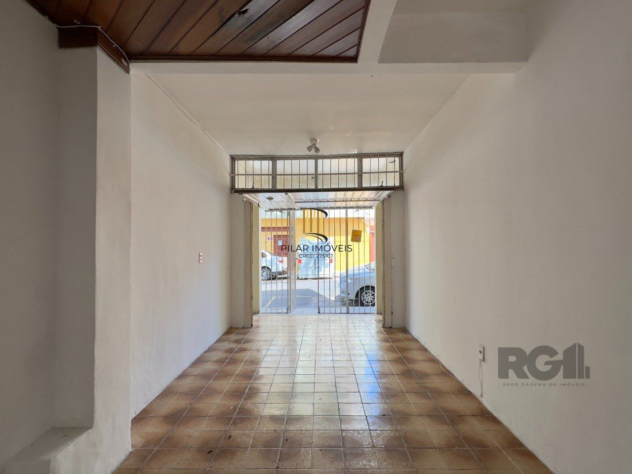 CASA COM 4 DORMITÓRIOS E PÁTIO COM CHURRASQUEIRA NO CENTRO HISTÓRICO