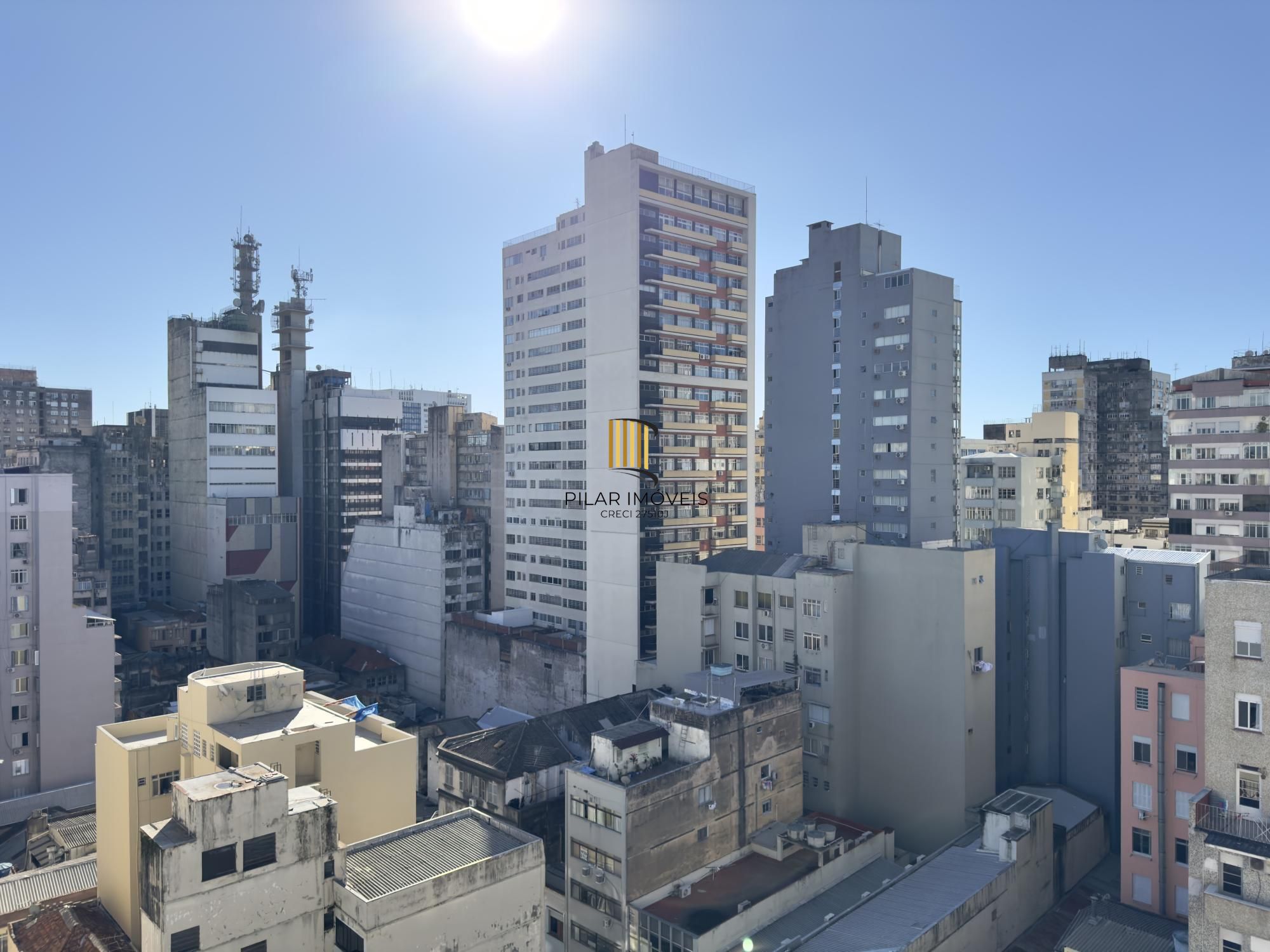 APARTAMENTO 2 DORMITÓRIOS REFORMADO COM LINDA VISTA NO CENTRO HISTÓRICO