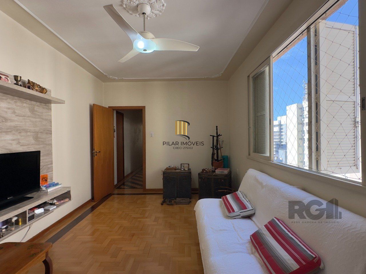 APARTAMENTO 3 DORMITÓRIOS, DE FRENTE E REFORMADO, NO CENTRO HISTÓRICO