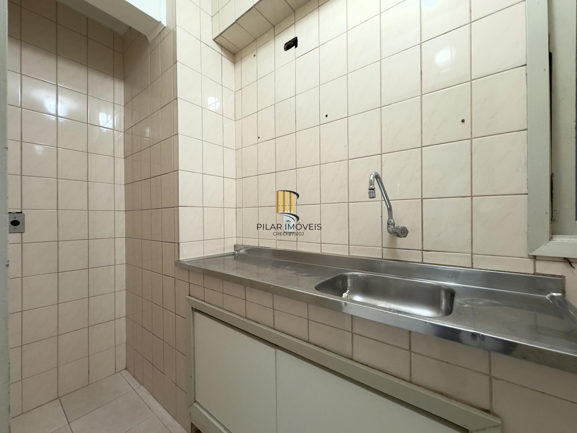 APARTAMENTO COM SACADA JUNTO À ORLA DO GUAÍBA NO CENTRO HISTÓRICO