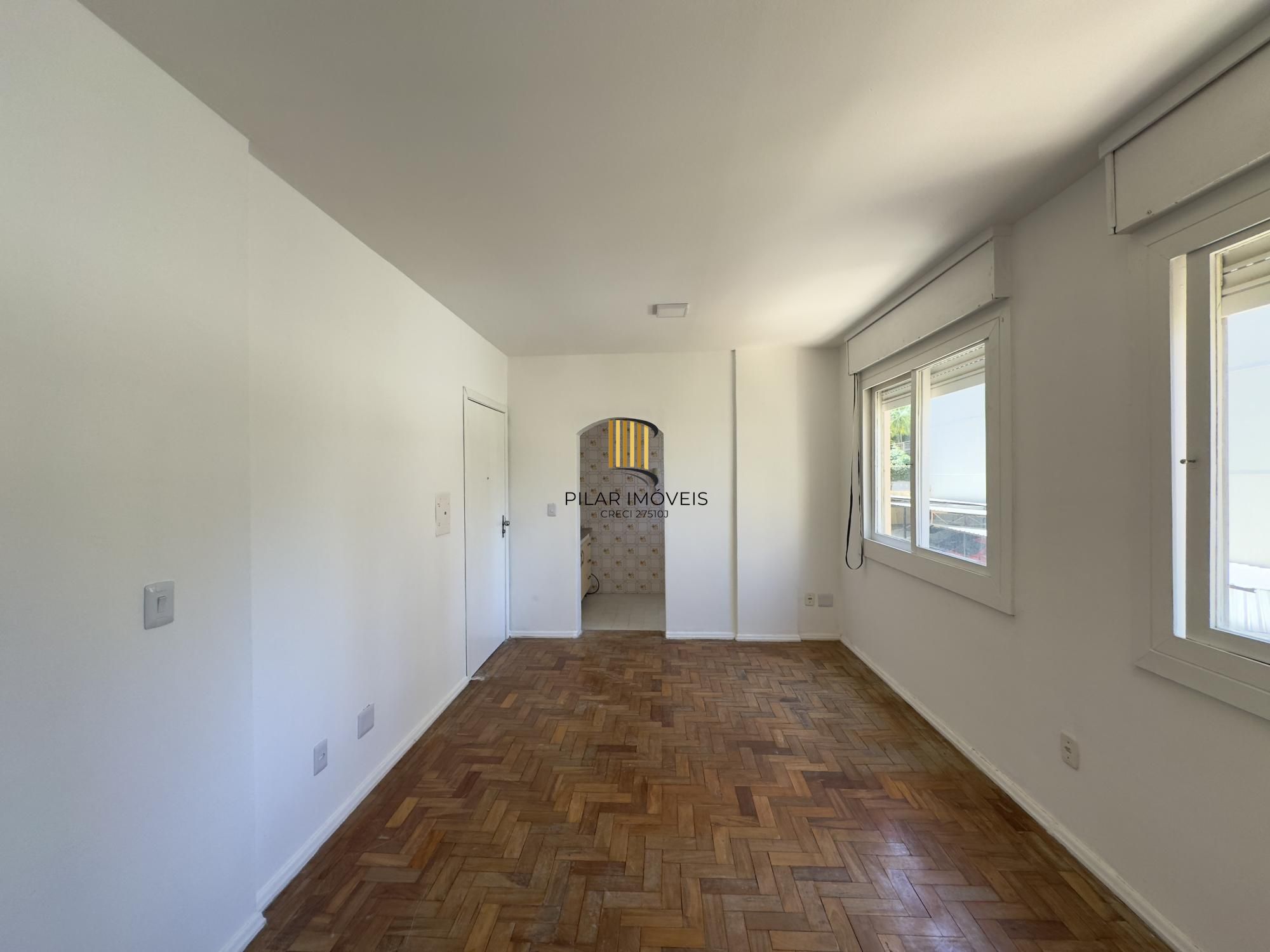 Studio com 28m² super bem iluminado, em ótima localização no Centro Histórico