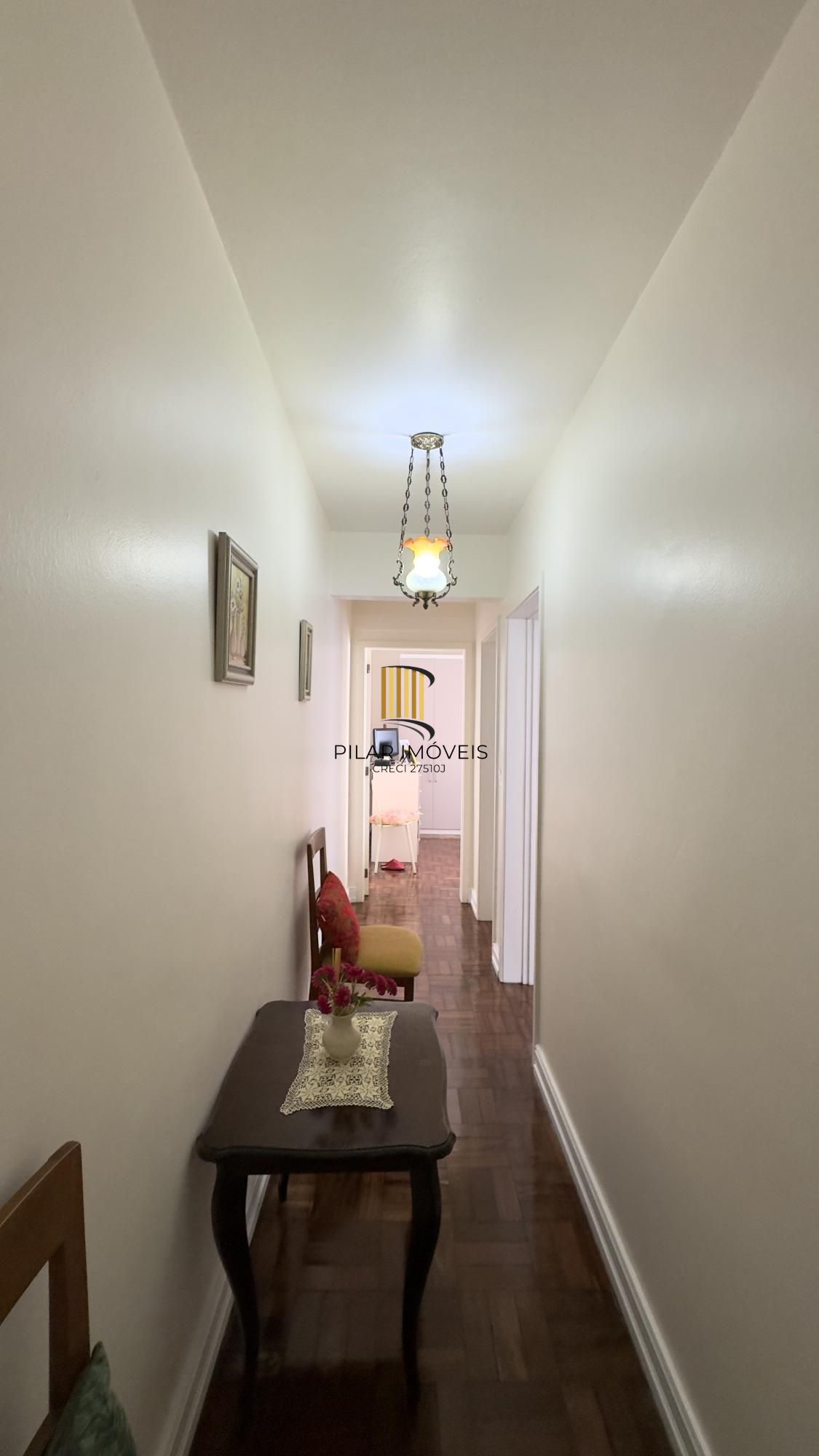 APARTAMENTO 2 DORMITÓRIOS COM PEÇAS AMPLAS NO CENTRO HISTÓRICO