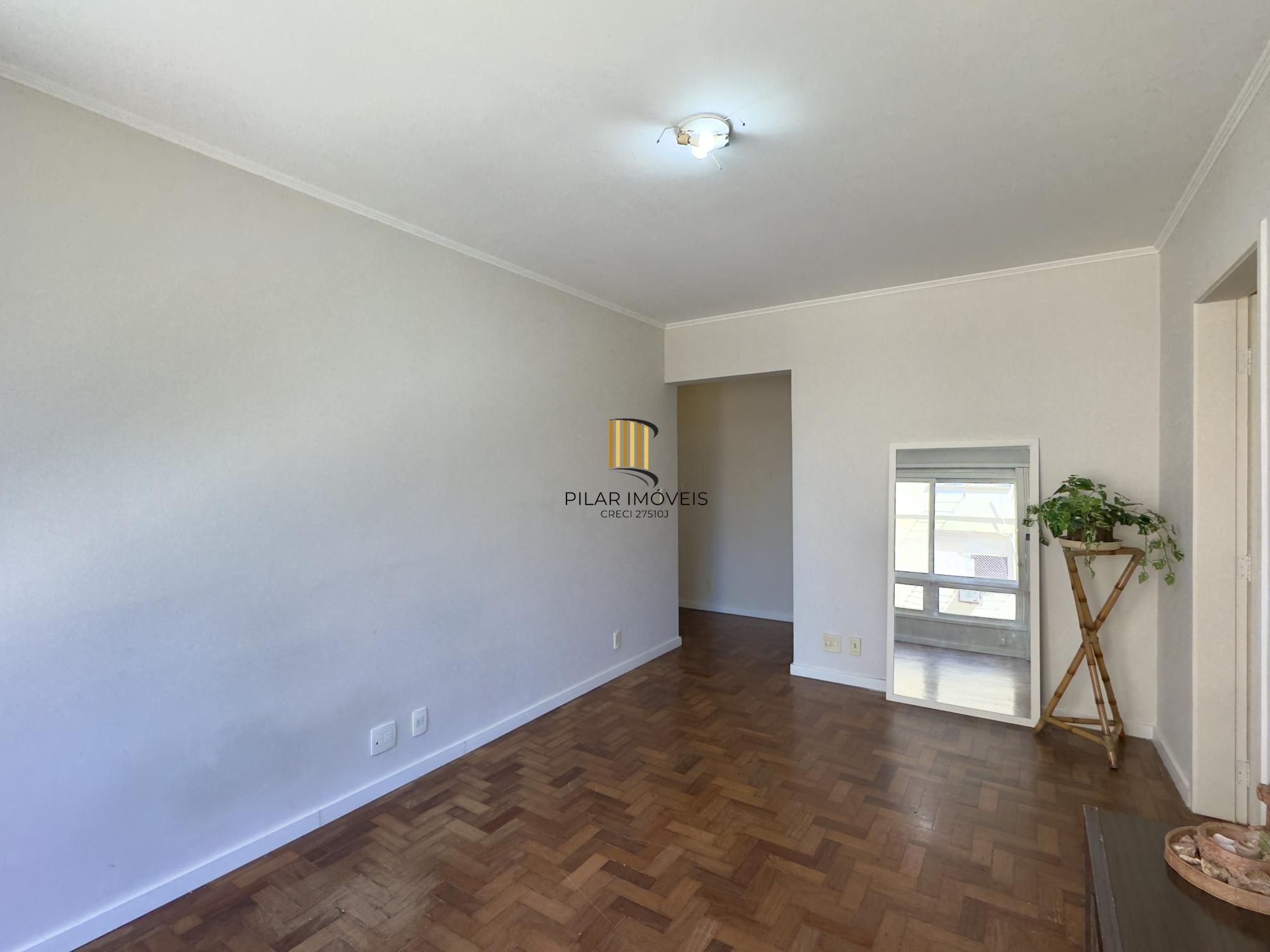 Apartamento 1 dormitório, super amplo, com vaga de garagem no Centro Histórico