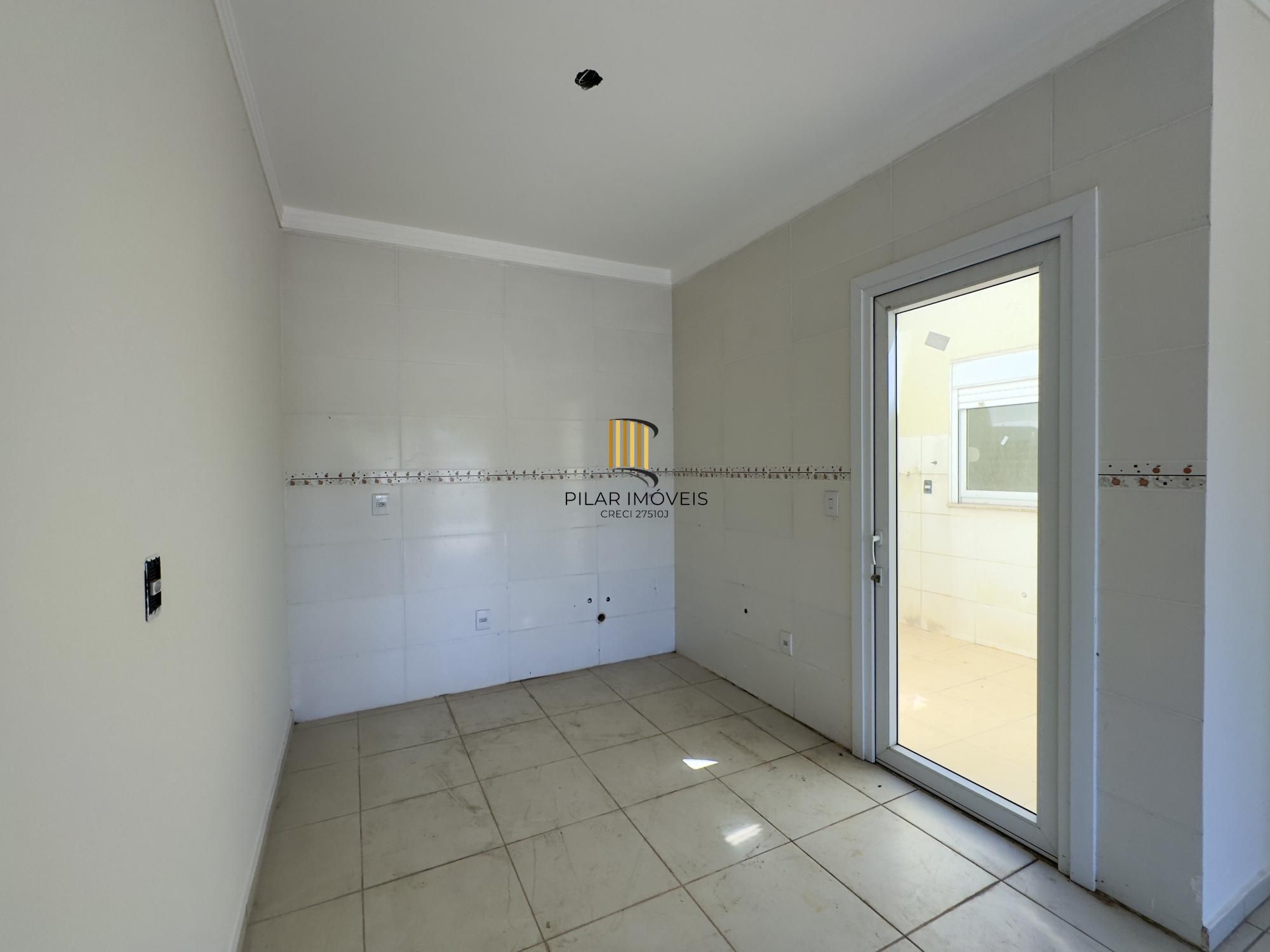 Casa em condomínio com 2 dormitórios, vaga de garagem e churrasqueira na Olaria