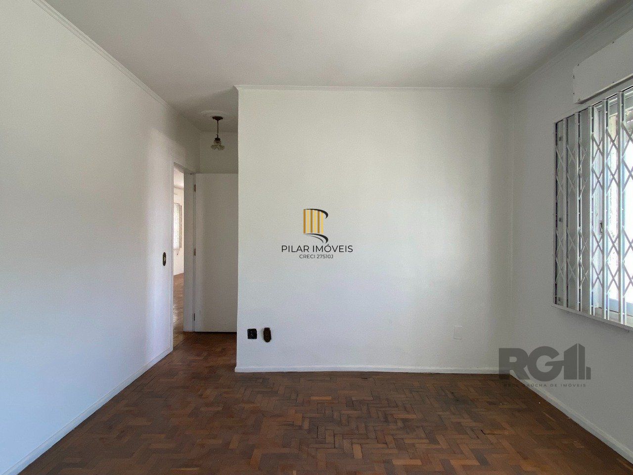 CASA COM 5 DORMITÓRIOS, ESPAÇO PARA FESTAS E PEÇAS AMPLAS PRÓXIMO AO IGUATEMI