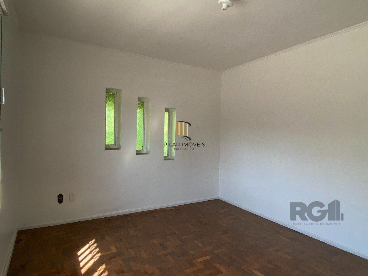CASA COM 5 DORMITÓRIOS, ESPAÇO PARA FESTAS E PEÇAS AMPLAS PRÓXIMO AO IGUATEMI