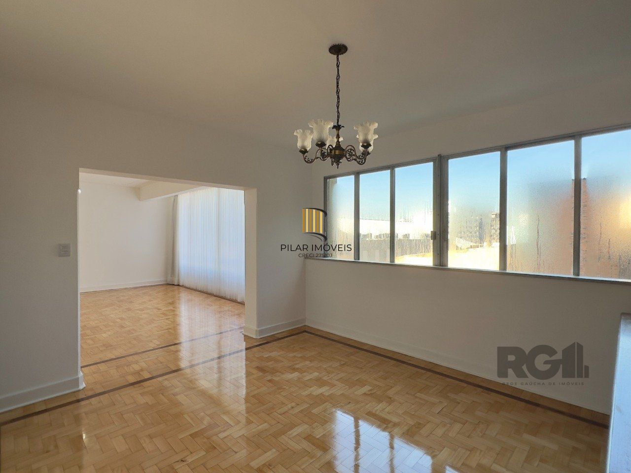 SUPER APARTAMENTO REFORMADO DE 3 DORMITÓRIOS EM ÓTIMA LOCALIZAÇÃO NA DUQUE