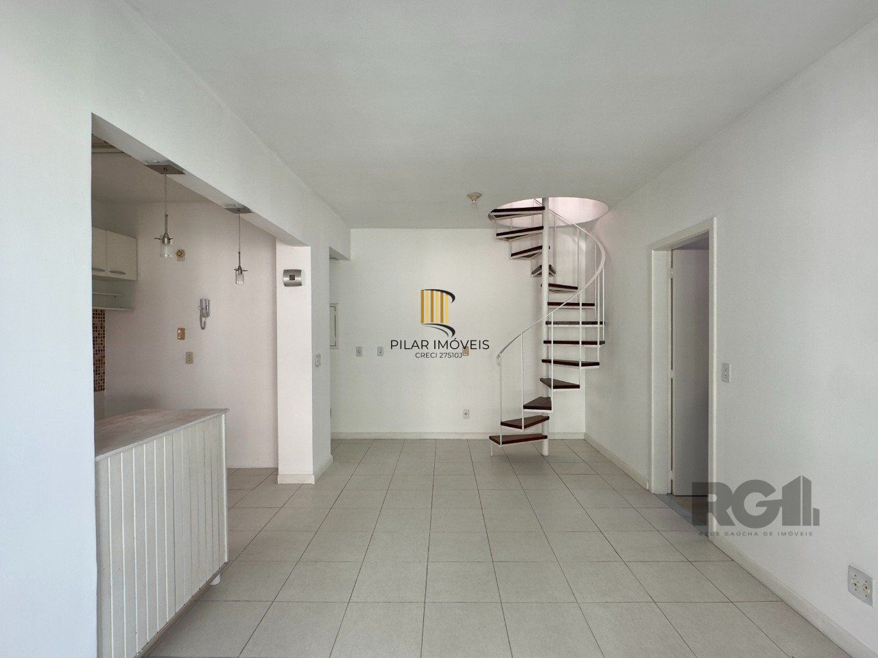 COBERTURA COM 174M², DE FRENTE, 3 DORMITÓRIOS, EM ÓTIMA LOCALIZAÇÃO NO MENINO DEUS