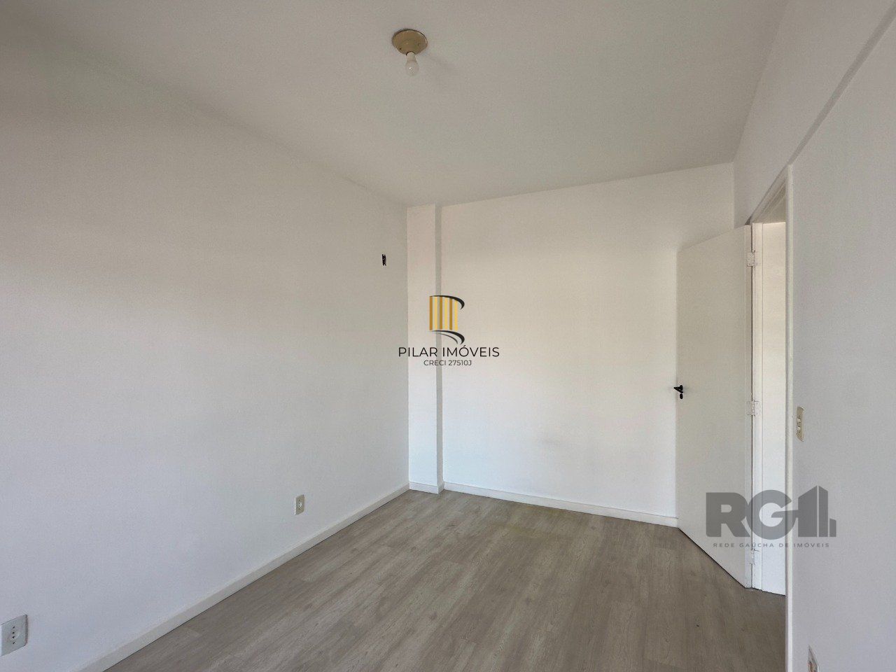 COBERTURA COM 174M², DE FRENTE, 3 DORMITÓRIOS, EM ÓTIMA LOCALIZAÇÃO NO MENINO DEUS