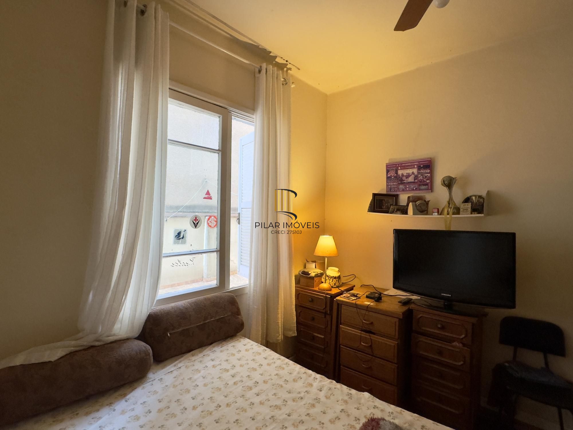 Apartamento 2 dormitórios com pátio