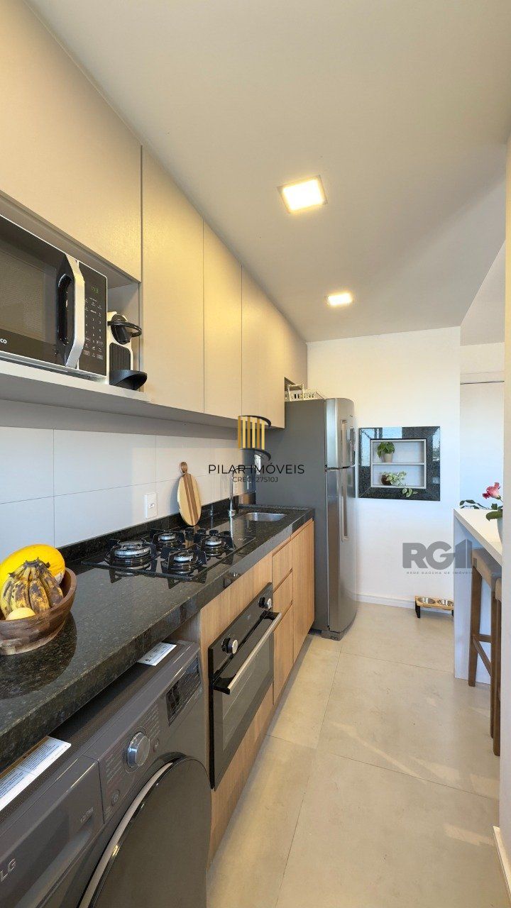 APARTAMENTO MOBILIADO 2 DORMITÓRIOS TRANSFORMADO EM 1 DORMITÓRIO, JUNTO AO MENINO DEUS