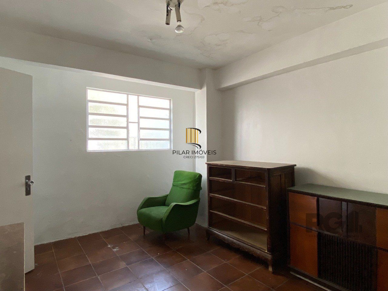 CASA COM 5 DORMITÓRIOS, ESPAÇO PARA FESTAS E PEÇAS AMPLAS PRÓXIMO AO IGUATEMI