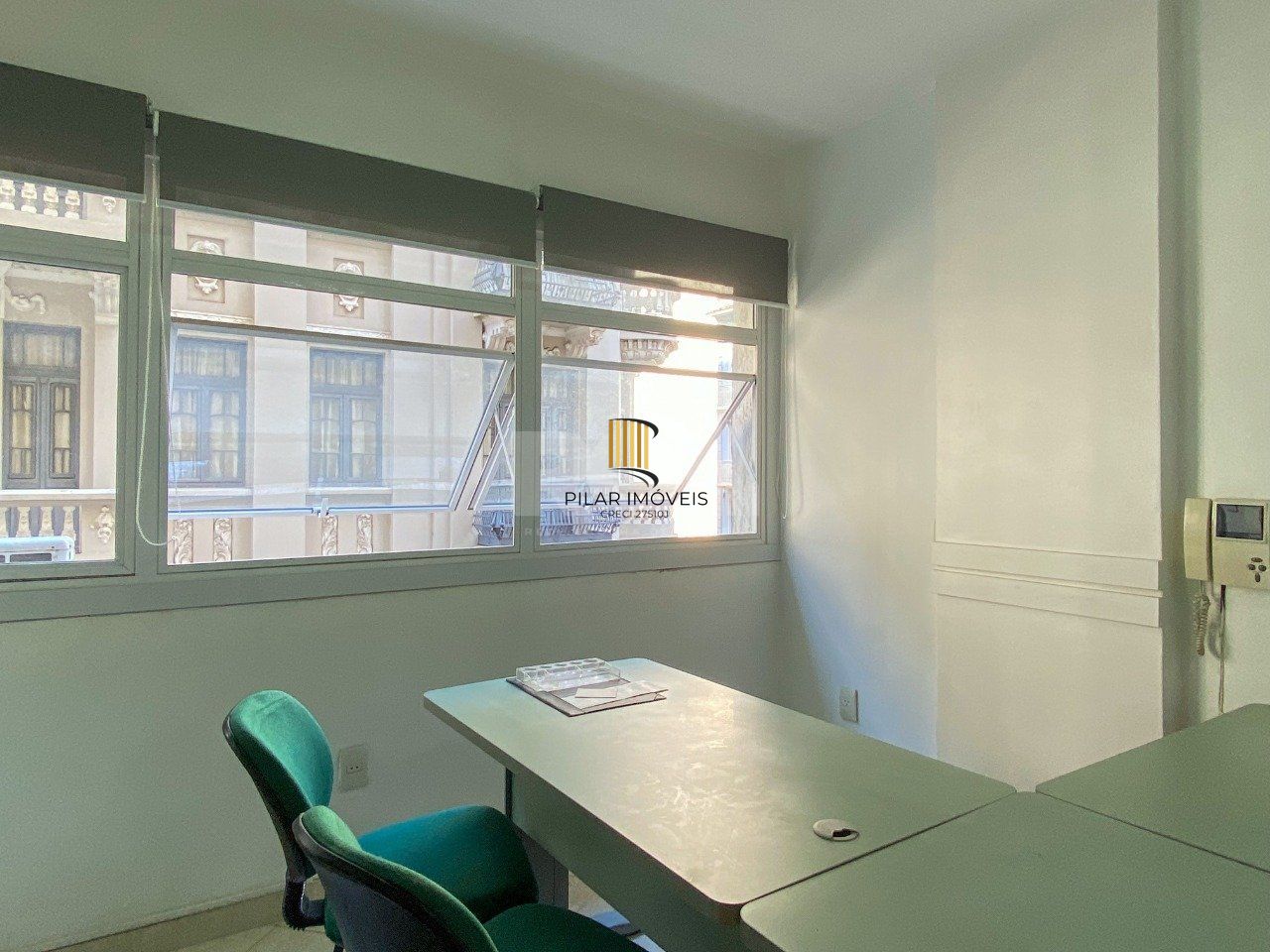 Sala comercial, de frente para a Rua Uruguai, no condomínio Aceguá