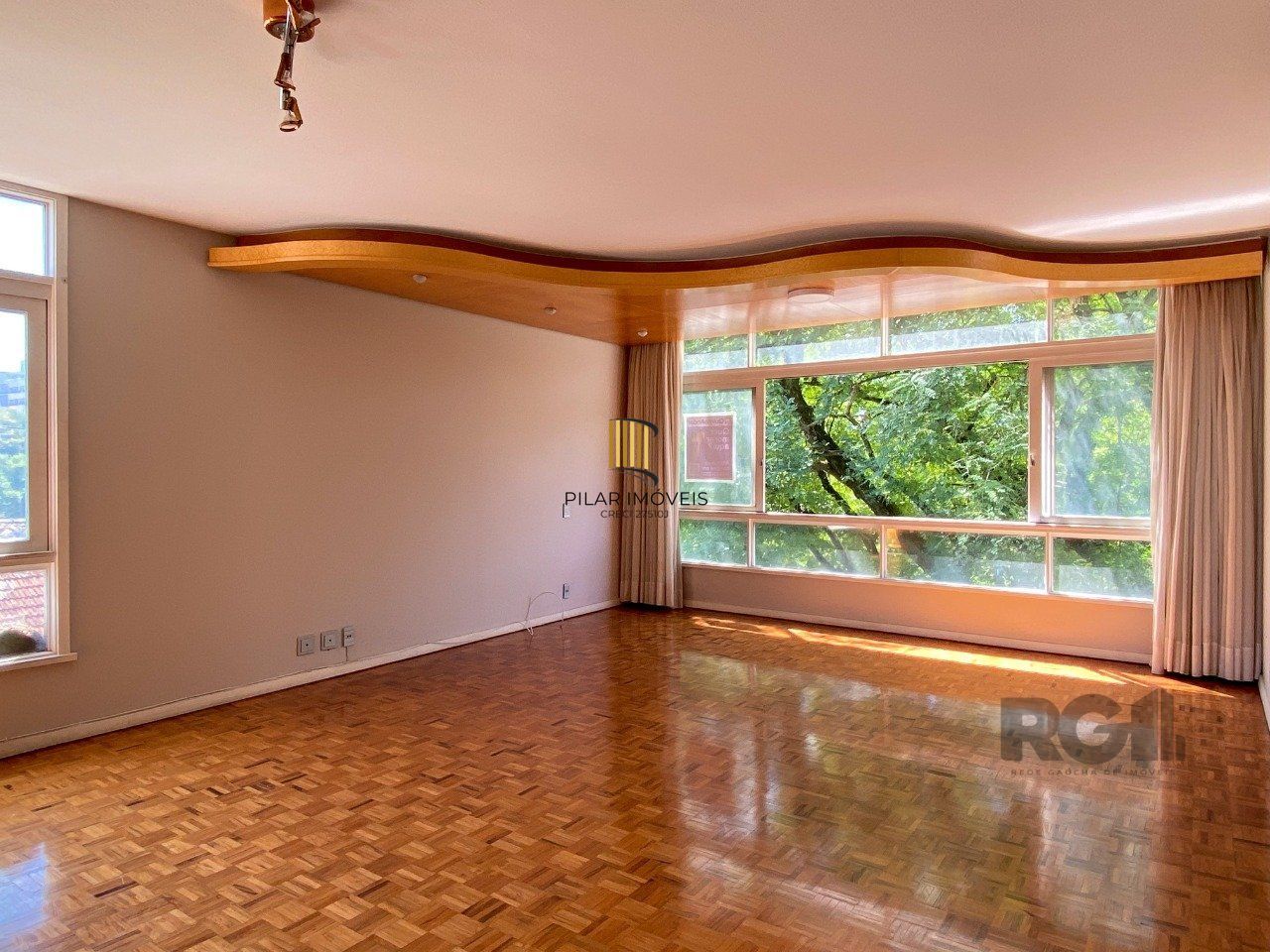 Apartamento com muito conforto e ótima iluminação no Moinhos de Vento