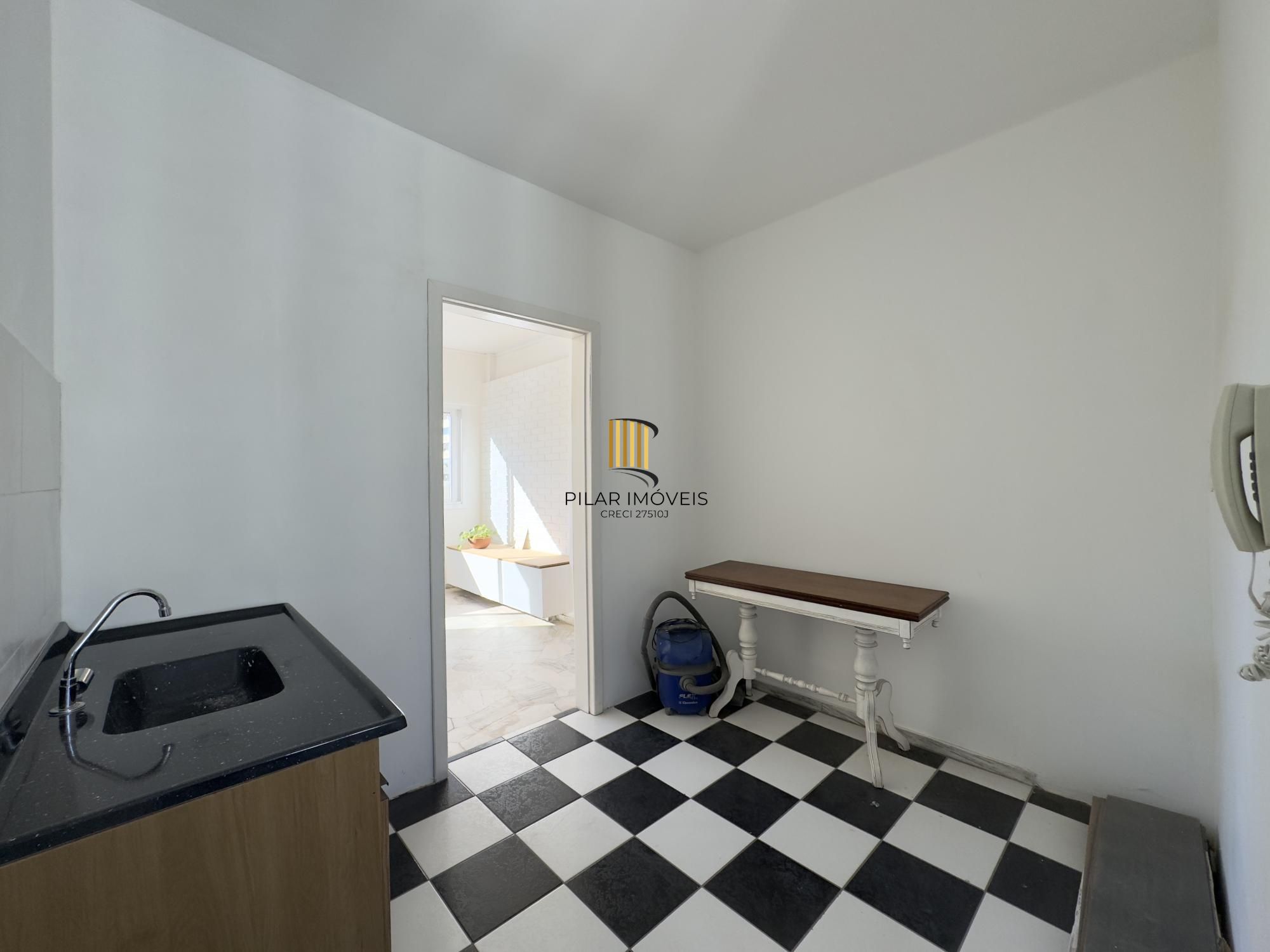 APARTAMENTO 2 DORMITÓRIOS REFORMADO COM LINDA VISTA NO CENTRO HISTÓRICO