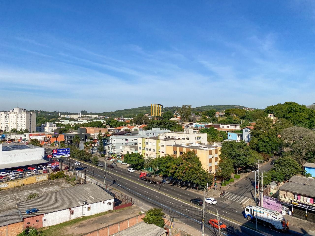 Apartamento 2 dormitórios, com vaga de garagem na Avenida Cavalhada
