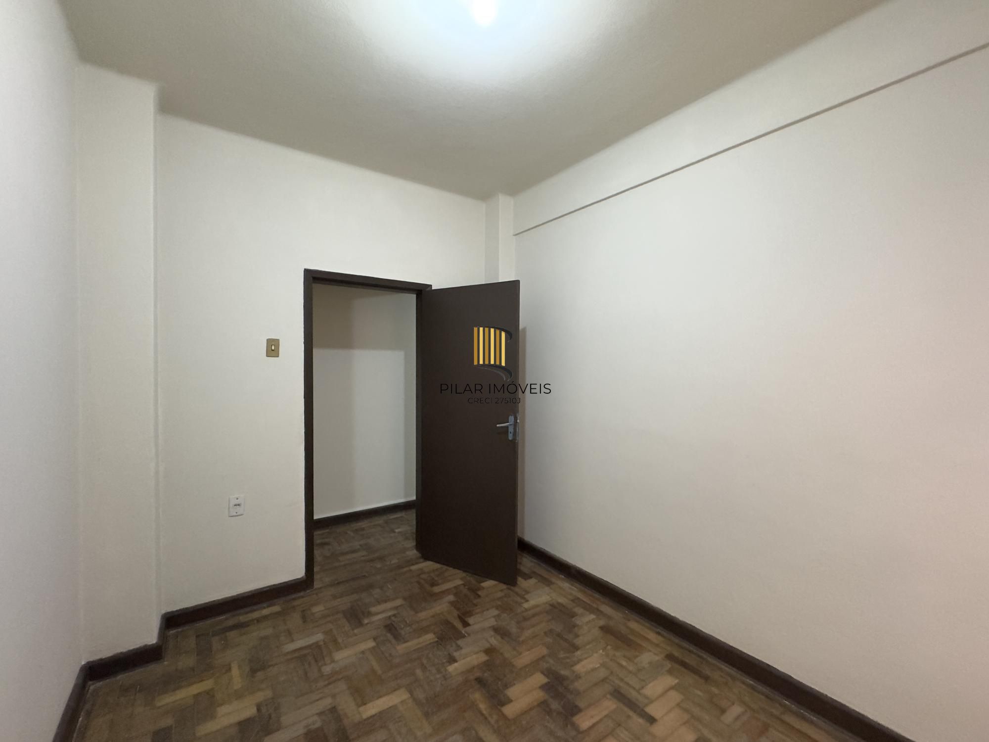 Apartamento de 62m², 2 dormitórios com banheiro auxiliar no Centro Histórico