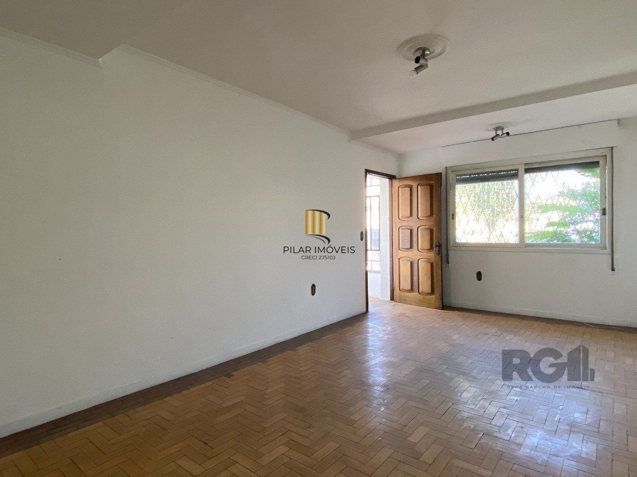 CASA COM 5 DORMITÓRIOS, ESPAÇO PARA FESTAS E PEÇAS AMPLAS PRÓXIMO AO IGUATEMI