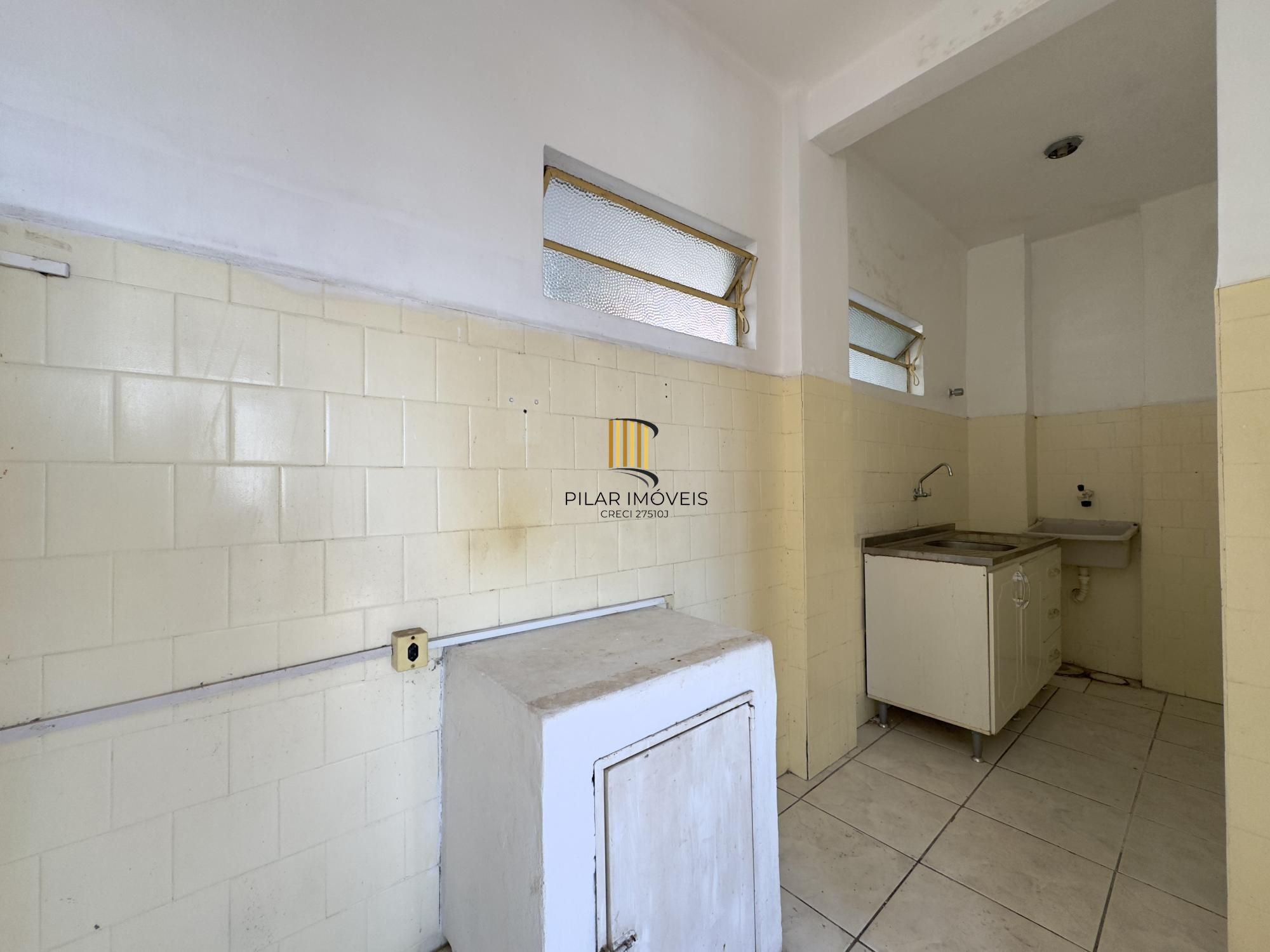 Apartamento 1 dormitório com vista e muito potencial no Centro Histórico