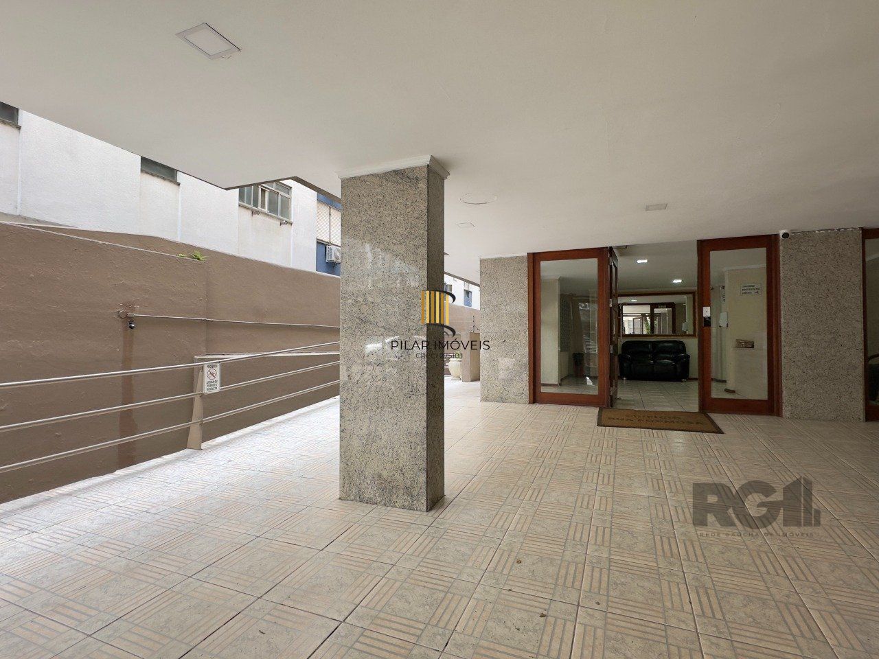 APARTAMENTO SEMIMOBILIADO COM ÓTIMA LOCALIZAÇÃO NO CENTRO HISTÓRICO