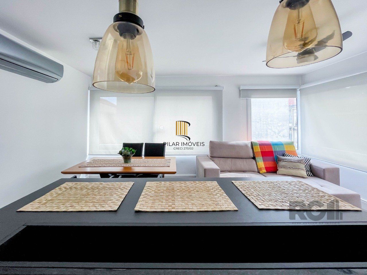 APARTAMENTO MOBILIADO 70M² DE 2 DORMITÓRIOS E 1 VAGA - BAIRRO MENINO DEUS