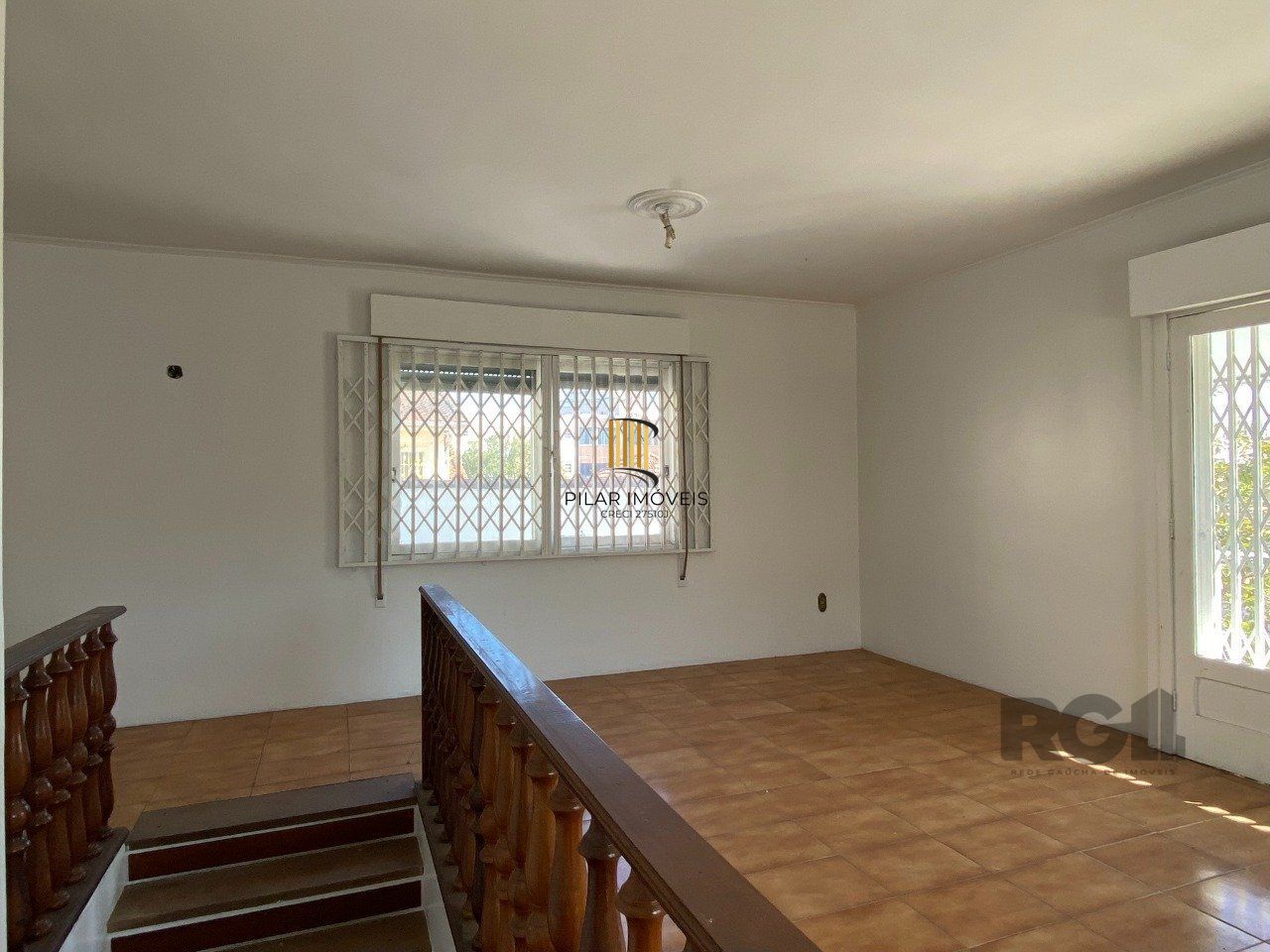 CASA COM 5 DORMITÓRIOS, ESPAÇO PARA FESTAS E PEÇAS AMPLAS PRÓXIMO AO IGUATEMI