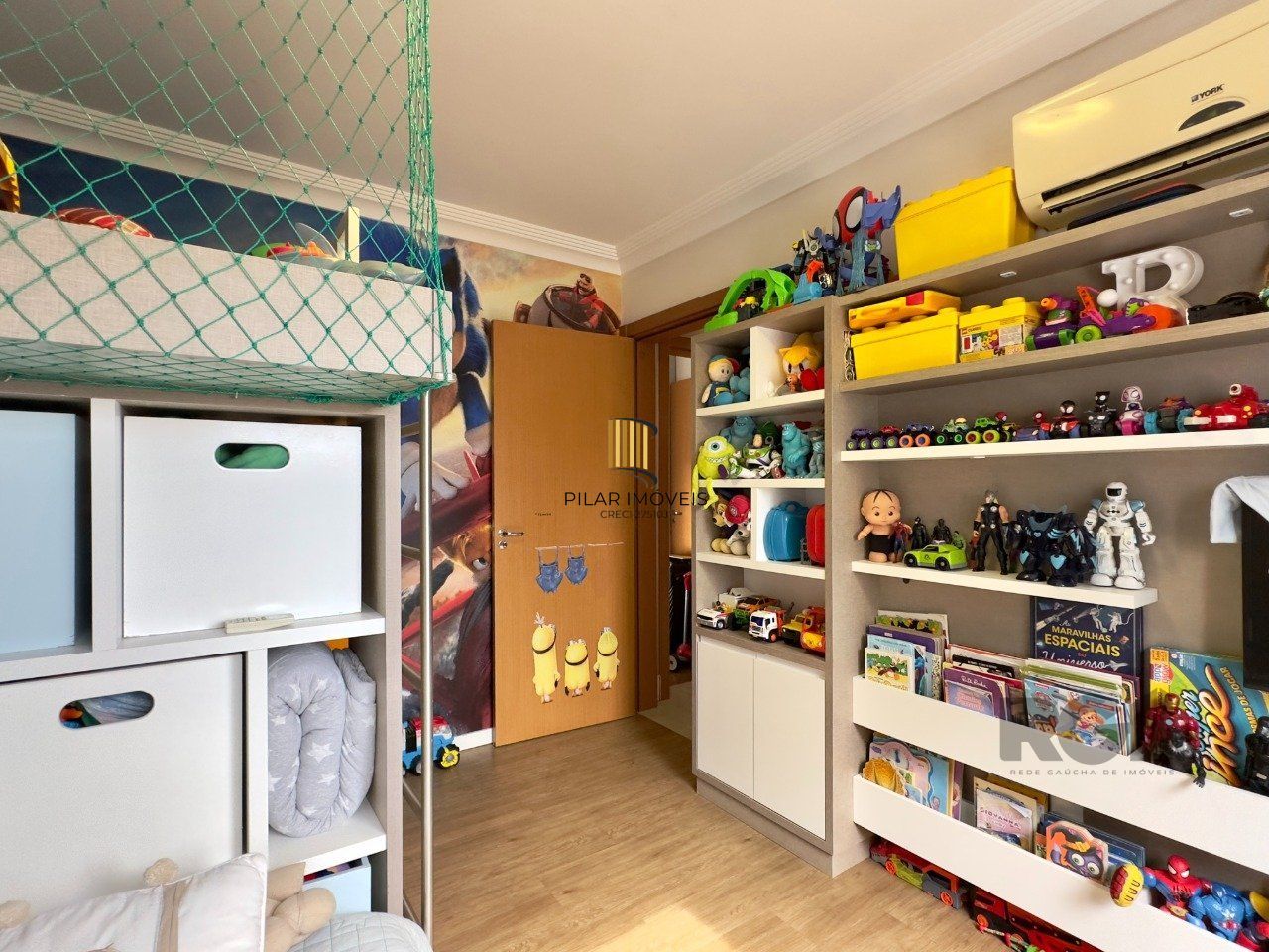 APARTAMENTO MOBILIADO COM PLANTA DIFERENCIADA E ÓTIMA LOCALIZAÇÃO