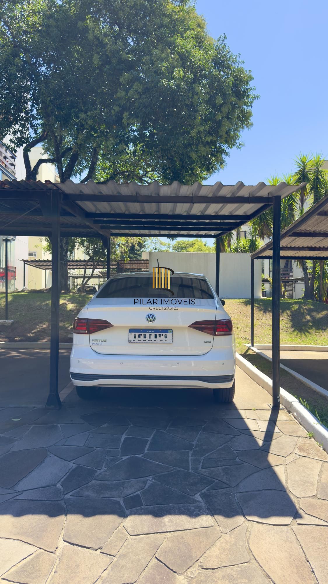 Apartamento 2 dormitórios com sacada e vaga de garagem próximo à PUCRS